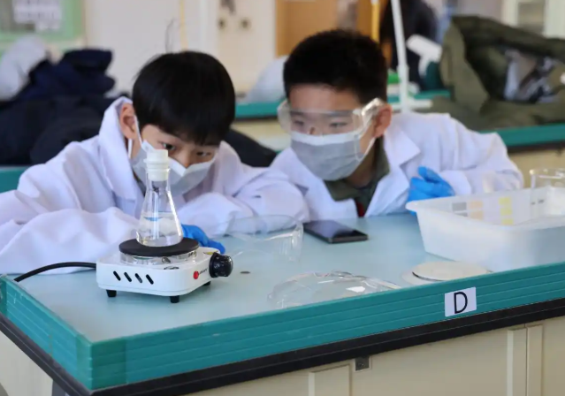 实在地接触科学接着将现象转化为数据学惯用数字和图表叙述试验