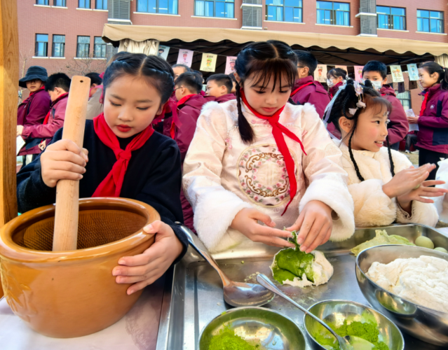 学生双向赋能让书香滋润家庭让人文底蕴与赤色崇奉滋补少年生长